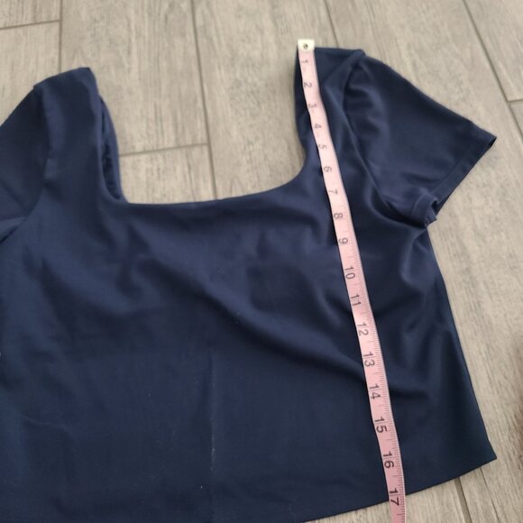 Lululemon Wunder Under SmoothCover Square-Neck TShirt (3) - Picture 9 of 14